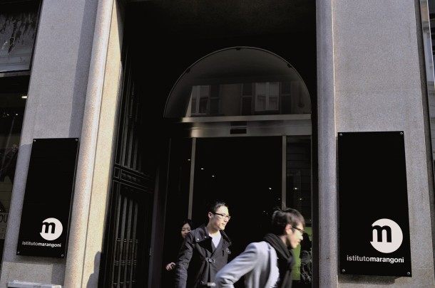 milan_campus-entrance light